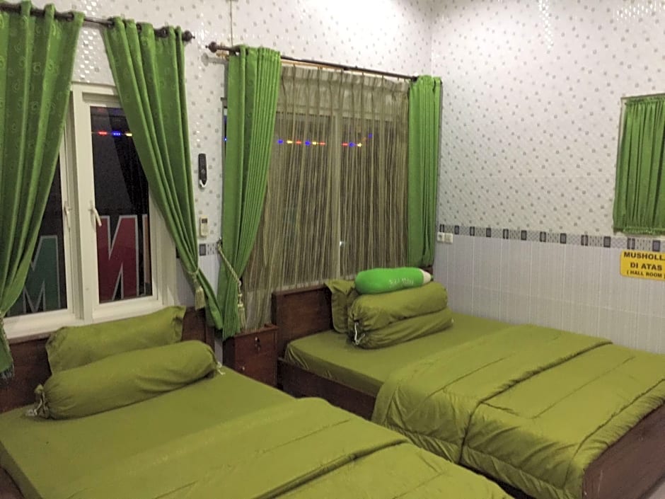 OYO Life 93055 Fathin Hotel