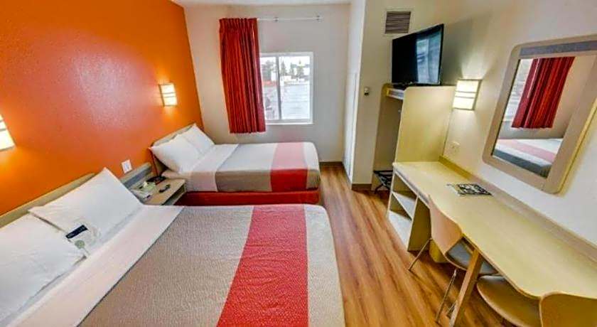 Motel 6-Brampton, ON - Toronto