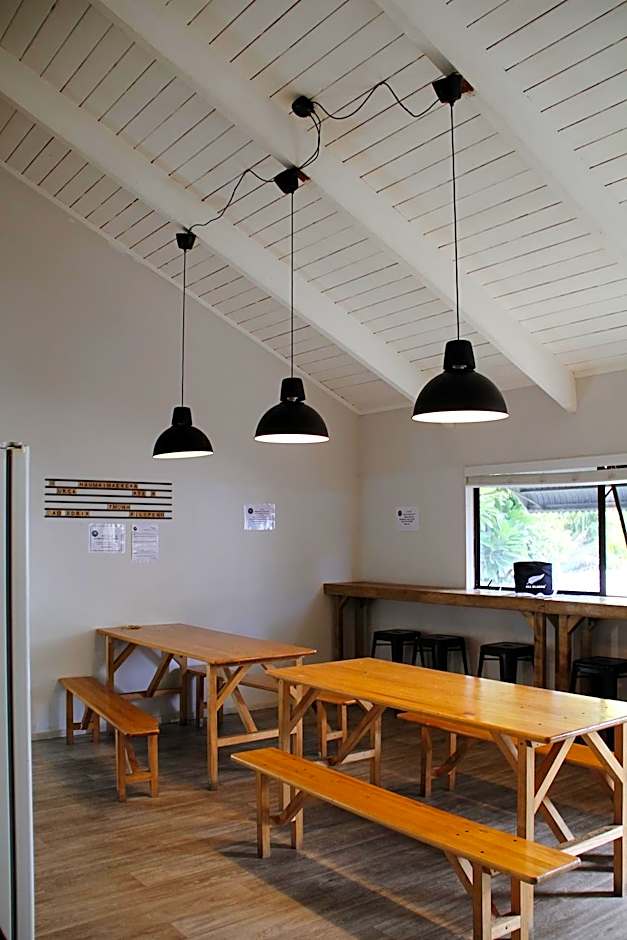 Hugo & Carters Backpackers & Motel