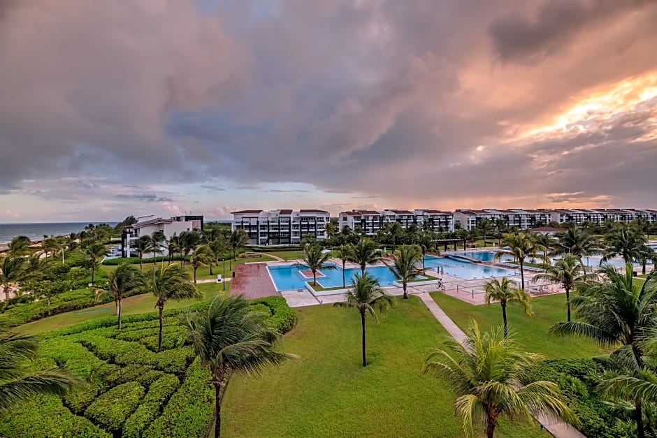 Mareazul Family Beach Condohotel