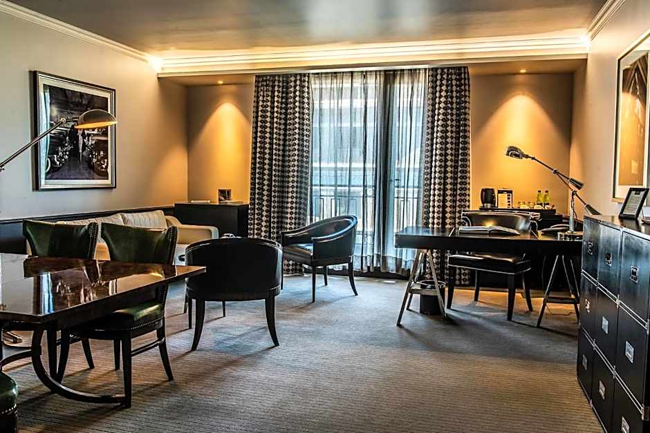 The Singular Santiago