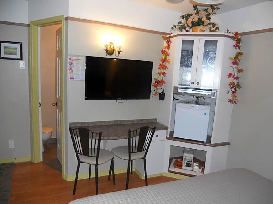Photo 1 of 7 of Deluxe 1 Queen Bed, Garden View