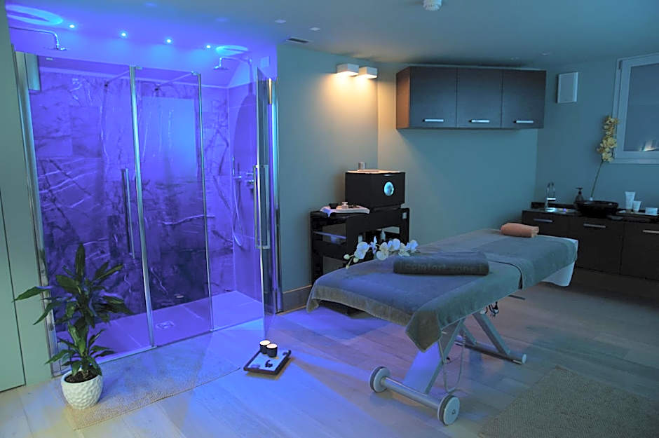 Alexander Charme Hotel