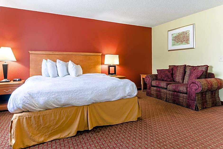 Rodeway Inn & Suites Jacksonville near Camp Lejeune