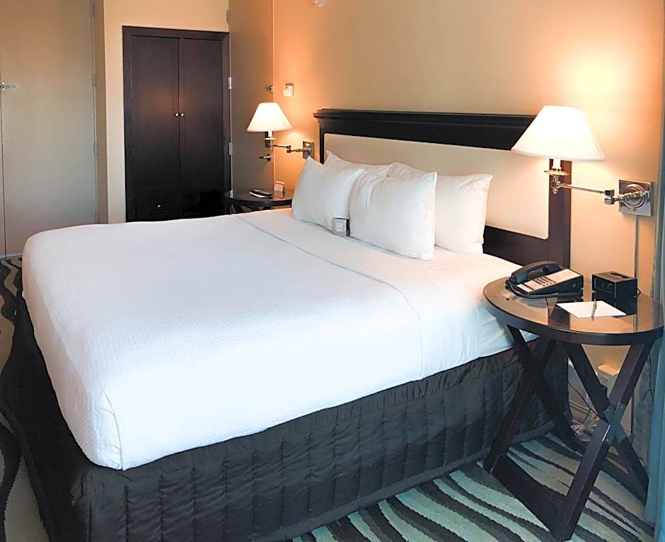 Fort Pontchartrain Detroit, a Wyndham Hotel