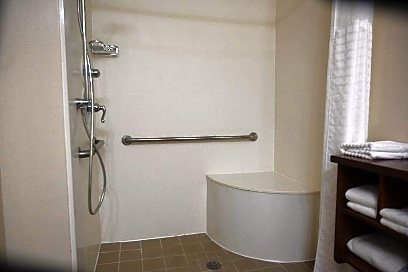 Giles Hotel Inn and Suites