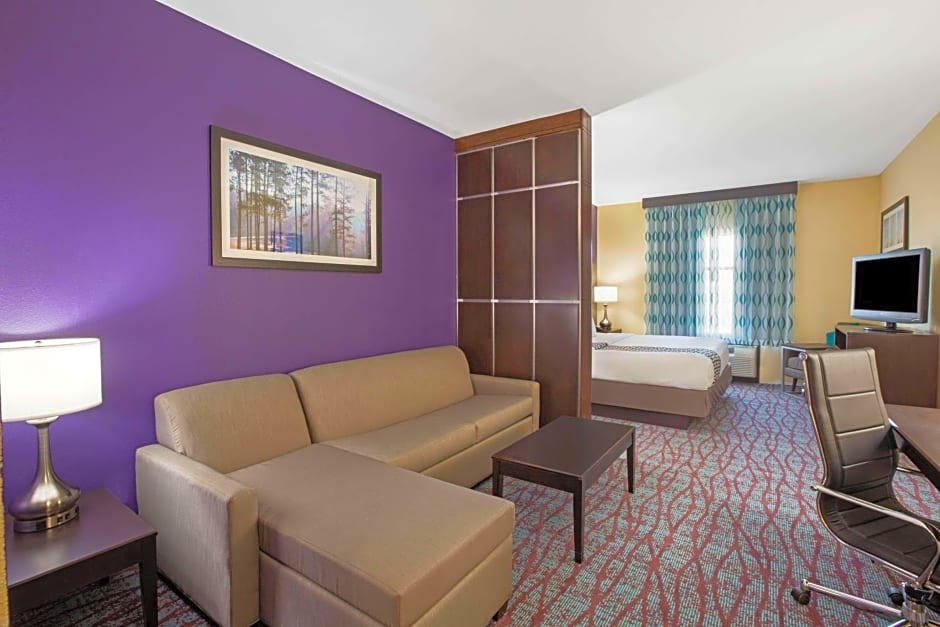 La Quinta Inn & Suites by Wyndham Pasadena North