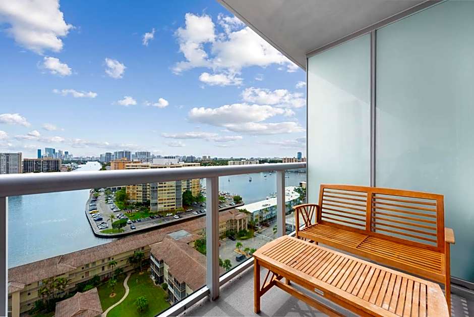 Water View Building With Pool - 5-Min Walk To The Beach