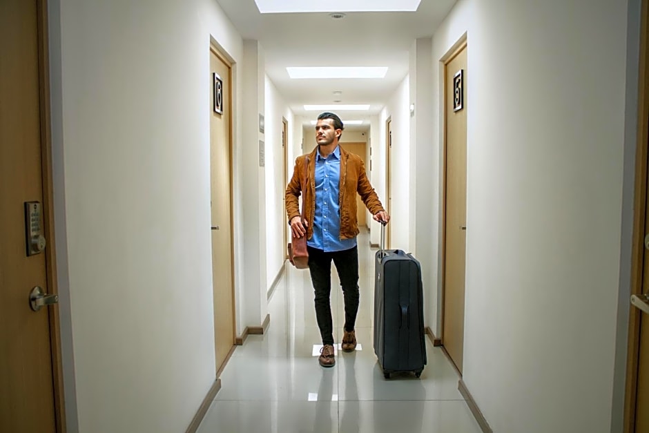 ROOM Hotel & Suites