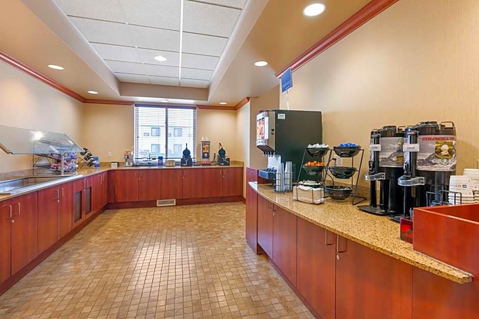 Best Western Golden Prairie Inn And Suites