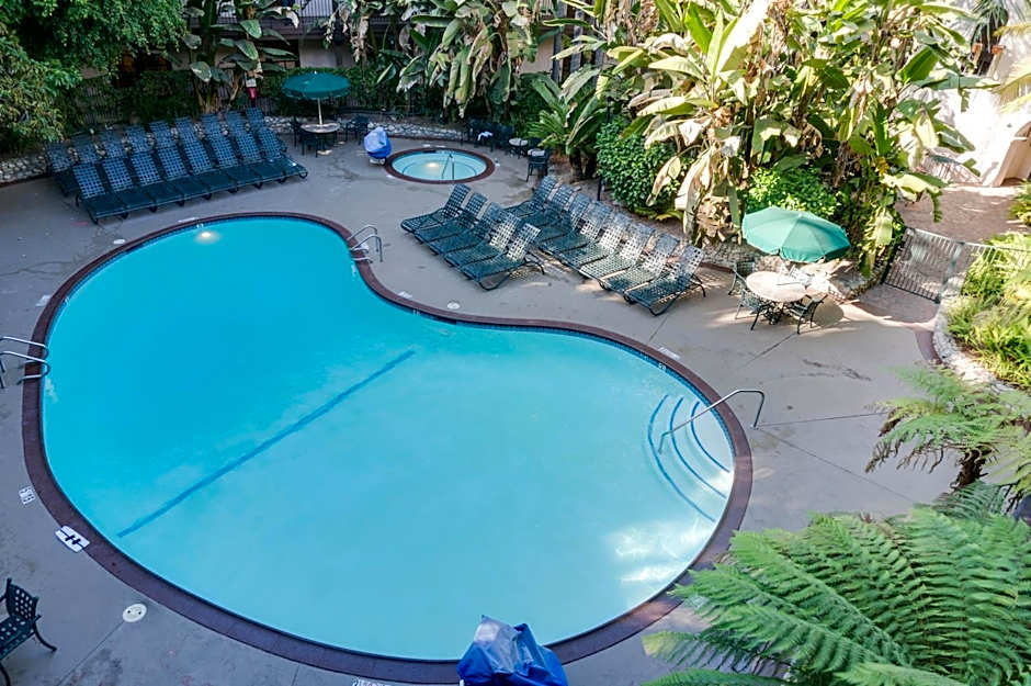 Buena Park Grand Hotel & Suites