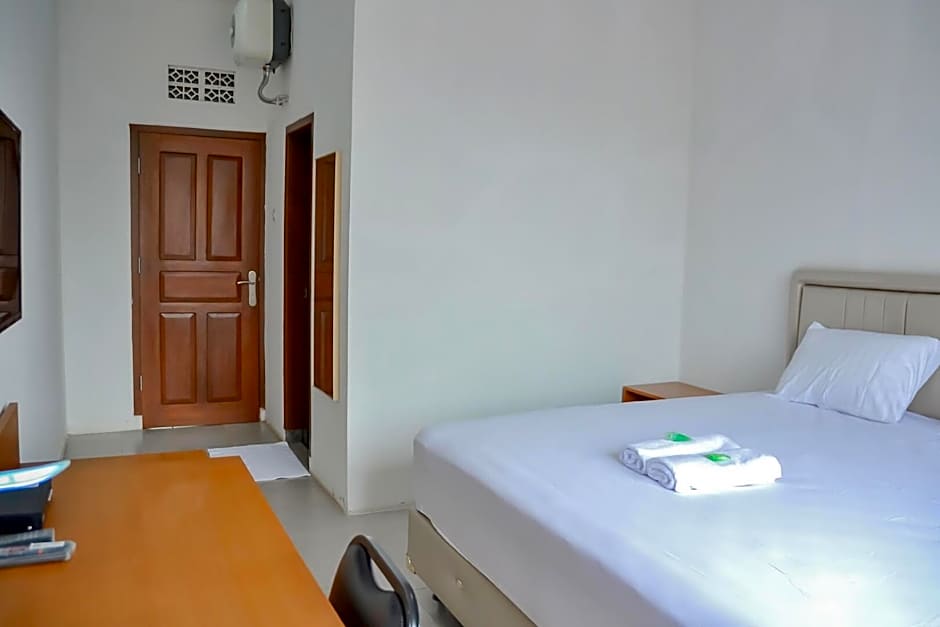 Bumi Ciboled Mitra RedDoorz near Gerbang Tol Pamulihan