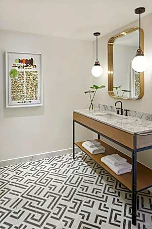 Queen Room with Two Queen Beds - Mobility Access Roll in Shower/Non-Smoking