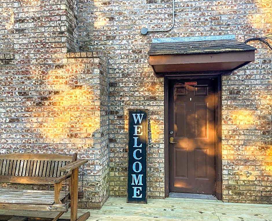 Reel Inn and Lodge