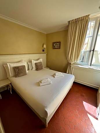 Double Room Mirabeau (second floor)