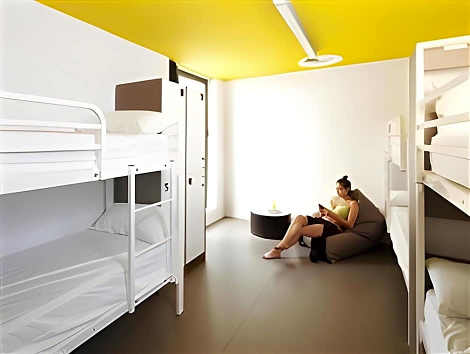 Amistat Beach Hostel