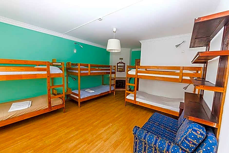 Ericeira Chill Hill Hostel & Private Rooms