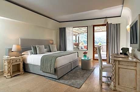 Deluxe Triple Room with Sea View