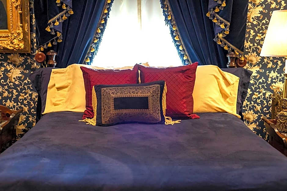 South Broadway Manor B&B - Near Fallingwater, Ohiopyle State Park, Hiking & Biking trails GAP