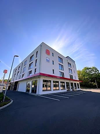 Smart & Stay Aparthotel Saarbrücken Süd - Self-Check-In - Free Parking