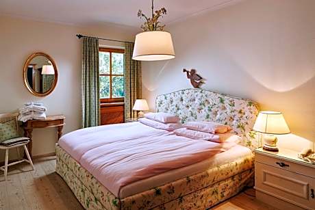 Comfort One-Bedroom Apartment with Balcony