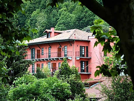 Churrut Hotel