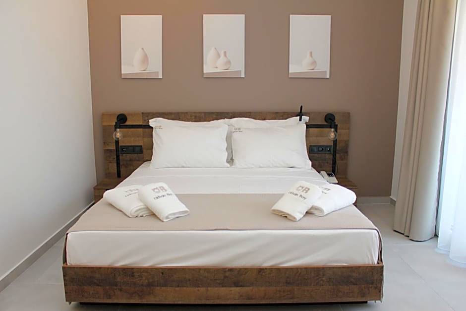 UrbanBay Hotel & Spa