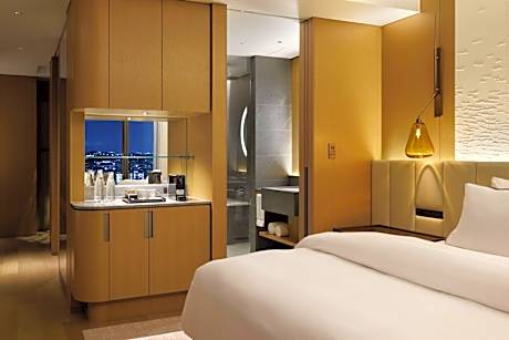 Club Corner King Room - Club Lounge Access