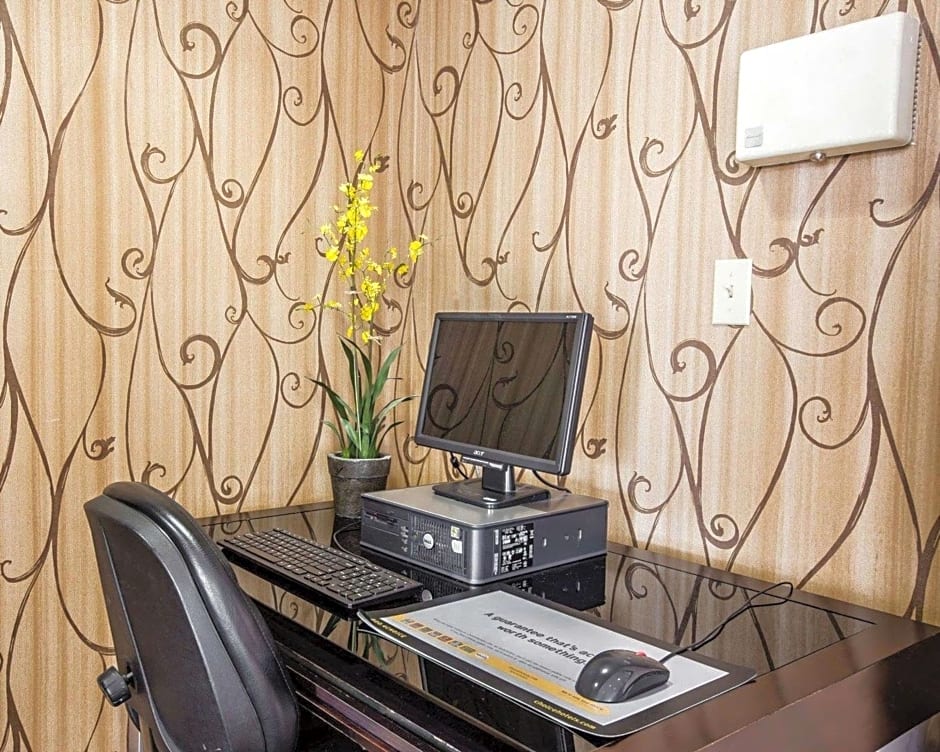 Quality Inn & Suites - Greensboro-High Point