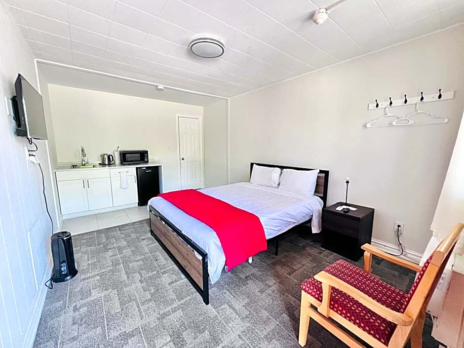 6267 Persepolis Inn