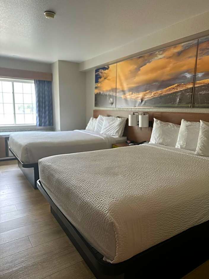 Days Inn & Suites by Wyndham Greeley