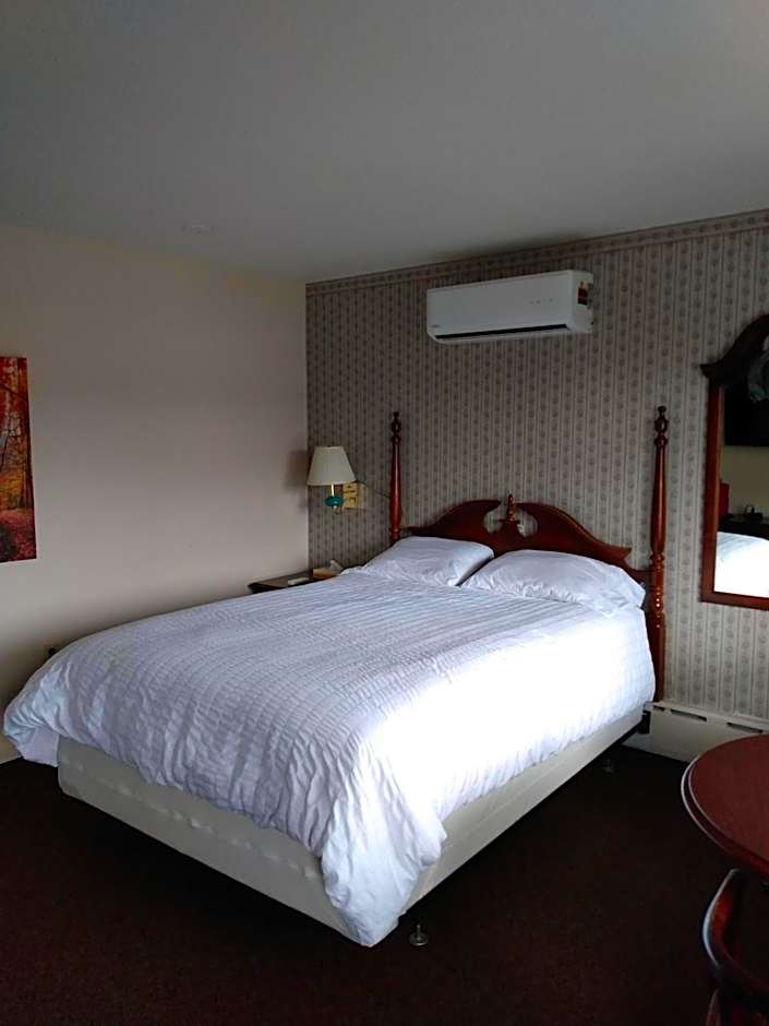 Sara Placid Inn & Suites