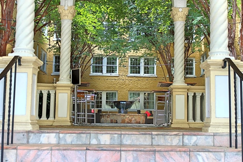 Artmore Hotel