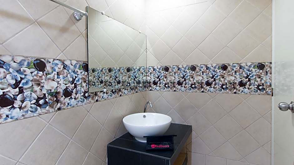 RedDoorz at Teofila Lodge