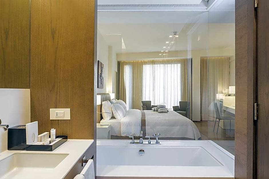 O Monot Luxury Boutique Hotel