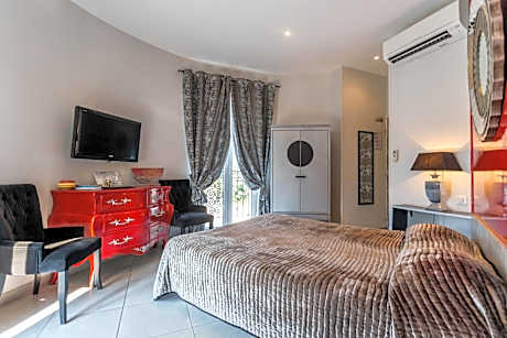 Luxury Double Room with Balcony and Sea View