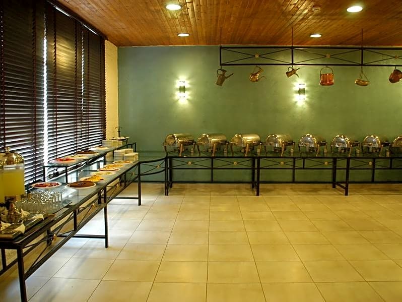 Al Fanar Palace Hotel and Suites