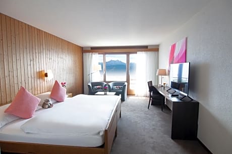 Double Room with Balcony and Lake and Mountain View