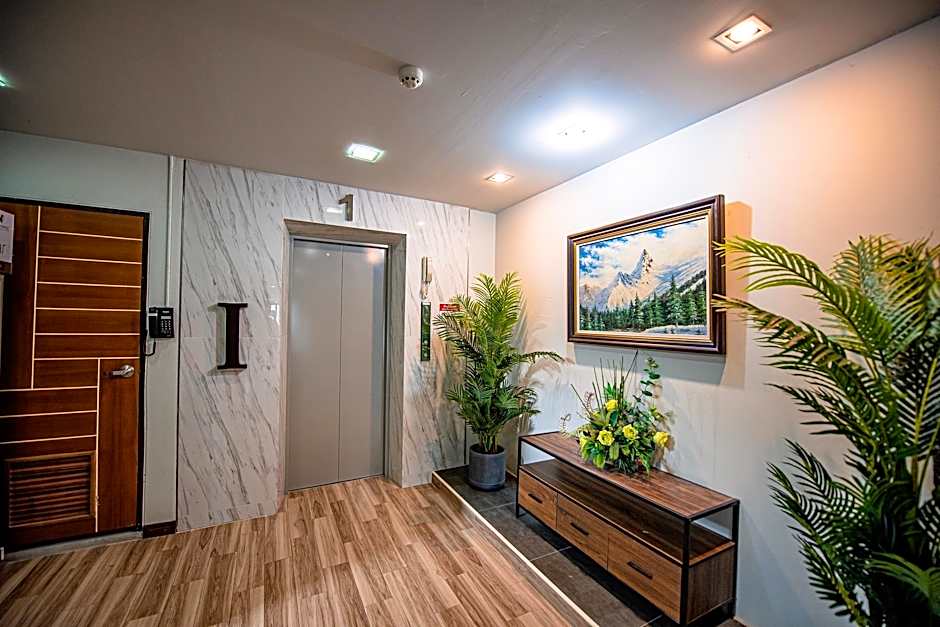 The living Hotel Samutprakan