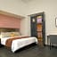 Decanter Hotel