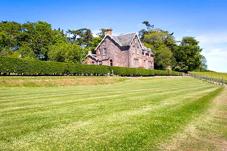 Whitehouse Country House