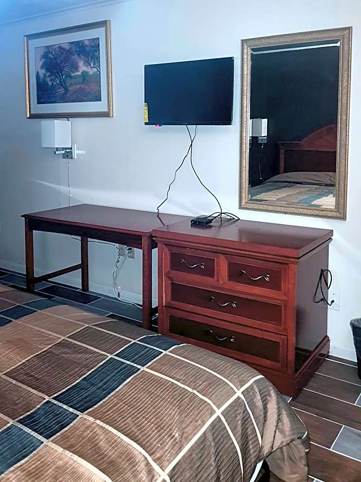 Country Club Inn & Suites