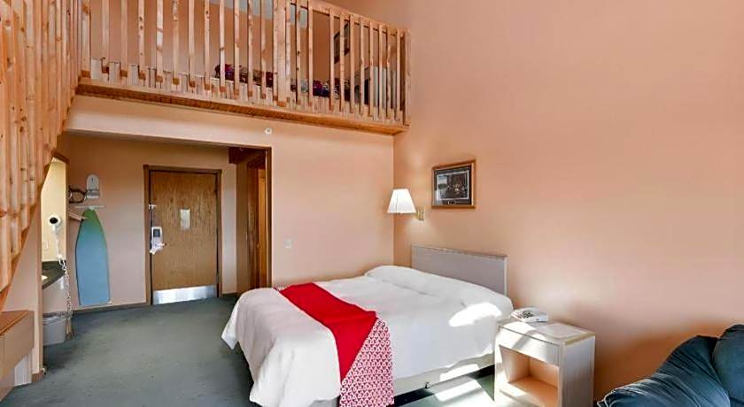 Casa Loma Inn & Suites by OYO Davenport IA near I-80