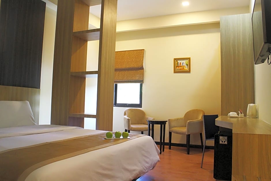 @Hom Premiere Abepura