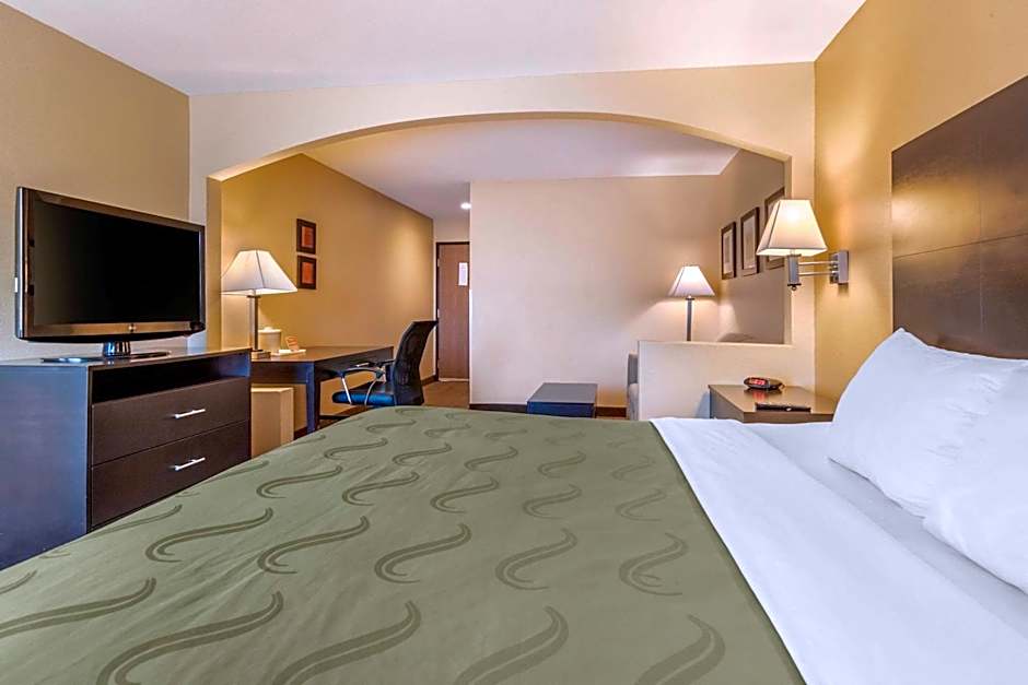 Quality Inn & Suites Lenexa Kansas City