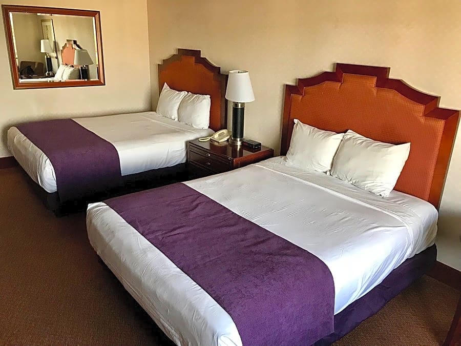 Photo 1 of 1 of Manor 2 Queen Beds Lodge
