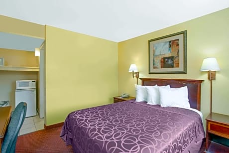 1 King Bed Mobility Accessible Room Shower W/ Grab Bars Non-Smoking