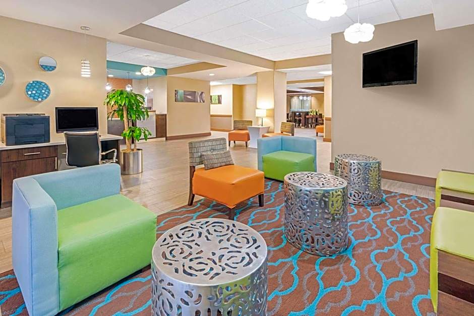 La Quinta Inn & Suites by Wyndham Midwest City - Tinker AFB