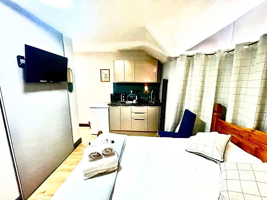 Hollybush Guest House