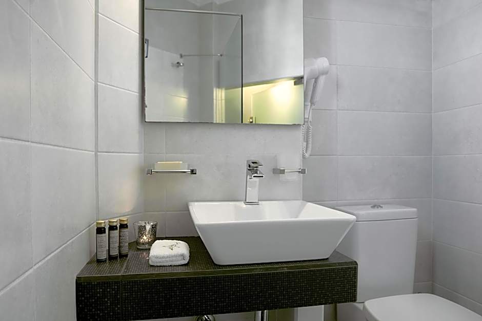 Eleia Seafront Rooms & Villas